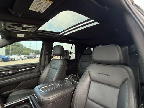 Used 2021 GMC Yukon Denali w/ Denali Premium Package AWD/4WD image 58