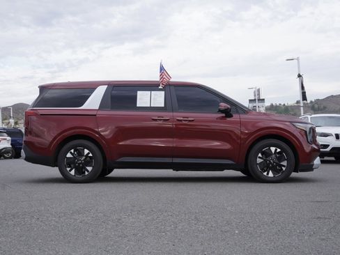 Used 2025 Kia Carnival LXS image 3