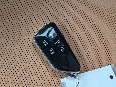 New 2025 Volkswagen ID. Buzz Pro S image 36