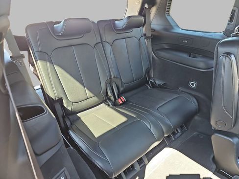 Used 2022 Jeep Grand Cherokee L Overland w/ Luxury Tech Group IV AWD/4WD image 15
