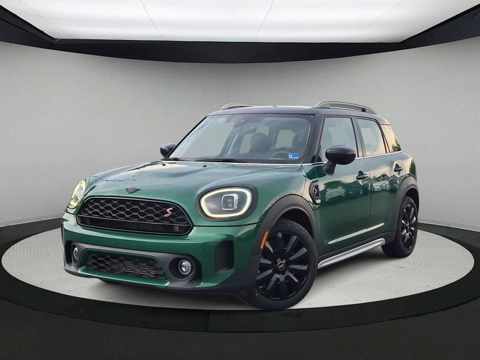 Used 2024 MINI Cooper Countryman S w/ Premium Package FWD image 1