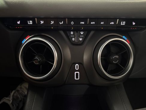 Used 2019 Chevrolet Blazer LT FWD image 20