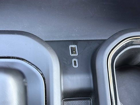 Used 2024 GMC Sierra 1500 AT4 w/ Technology Package image 10