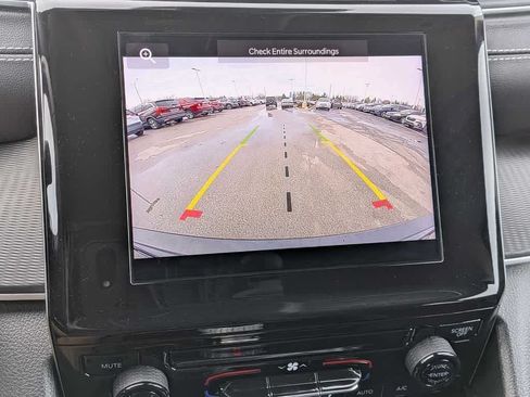 Used 2023 Jeep Grand Cherokee Laredo AWD/4WD image 28