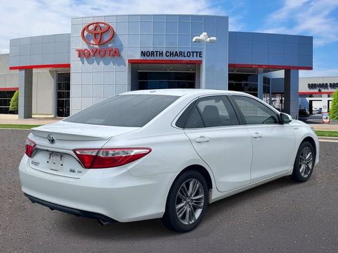 Used 2016 Toyota Camry SE w/ Moonroof Package FWD image 6