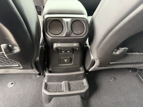 Used 2026 Jeep Wrangler Unlimited Sahara AWD/4WD image 29
