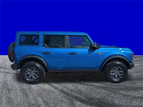 New 2025 Ford Bronco Badlands image 3