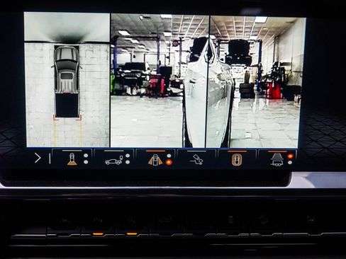 Used 2024 GMC Sierra 1500 SLT w/ SLT Premium Plus Package image 31