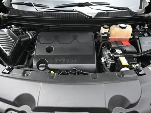 Used 2023 Chevrolet Traverse RS AWD/4WD image 38