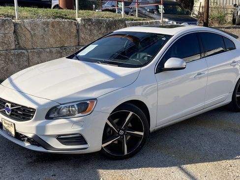 Used 2016 Volvo S60 T5 R-Design image 1