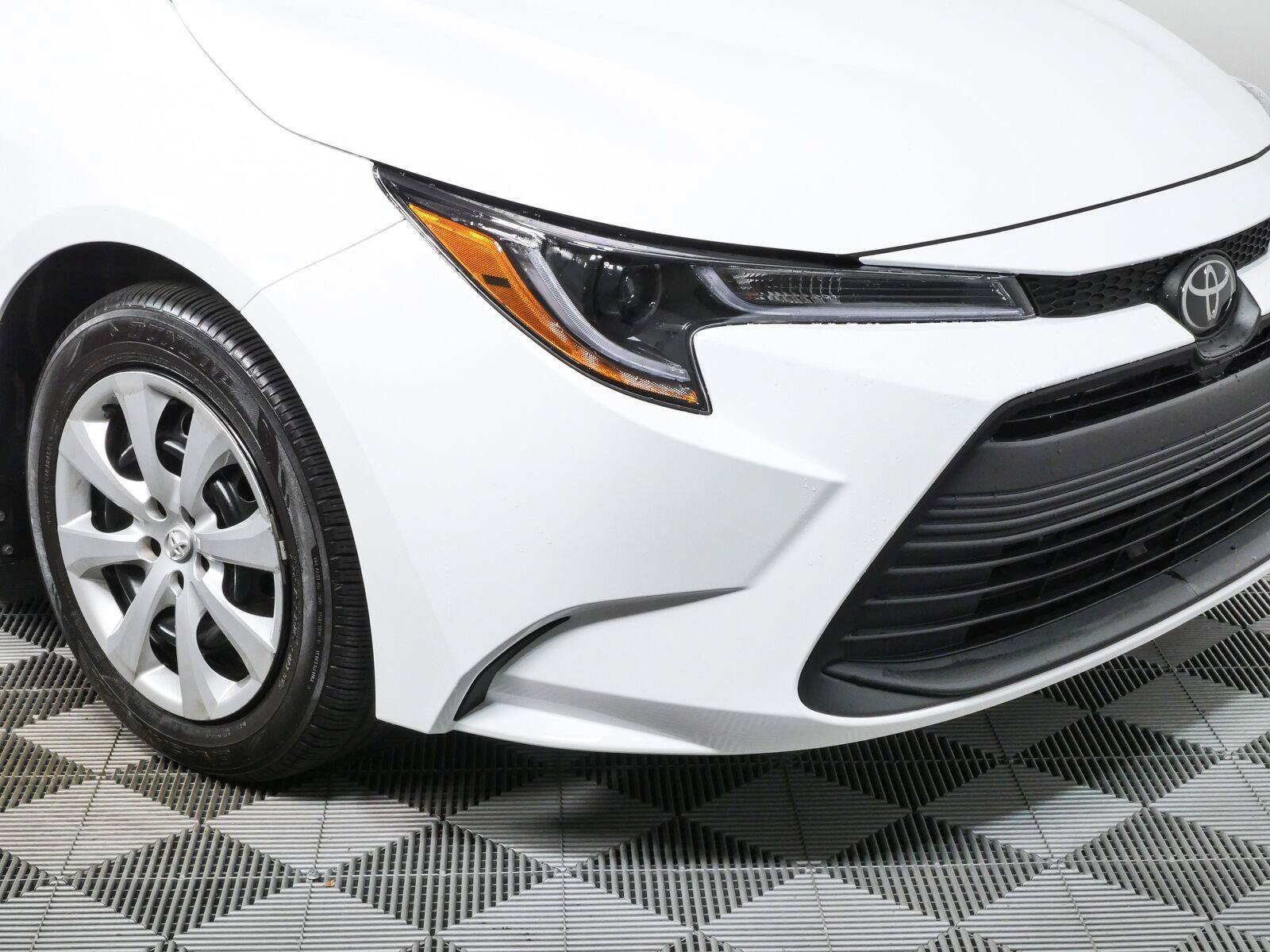 Used 2025 Toyota Corolla LE FWD image 34