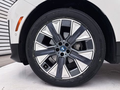 Used 2024 BMW iX xDrive50 w/ Premium Package AWD/4WD image 14