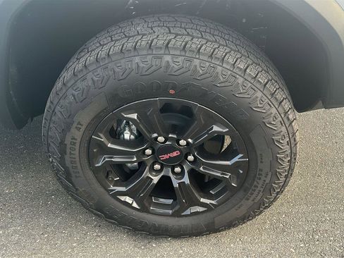 New 2025 GMC Canyon Elevation image 12