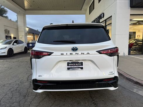 Used 2021 Toyota Sienna XSE w/ XSE Plus Package FWD image 6