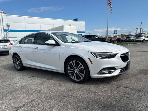 Used 2018 Buick Regal Essence w/ Driver Confidence Package #1 FWD image 6