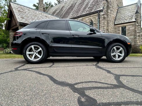 Used 2018 Porsche Macan AWD/4WD image 15