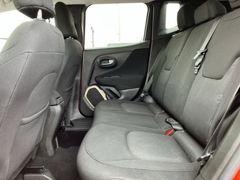 Used 2016 Jeep Renegade Latitude w/ Cold Weather Group image 28