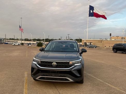 Used 2023 Volkswagen Taos S FWD image 6