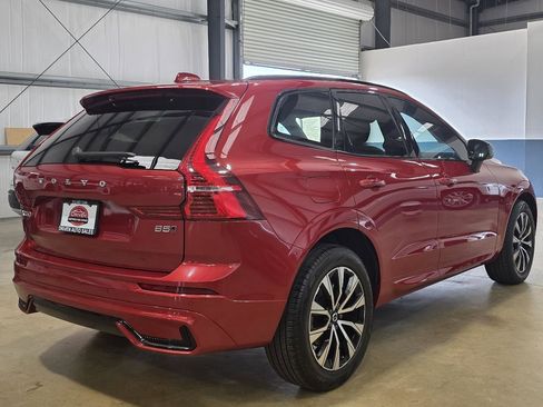 Used 2024 Volvo XC60 B5 Core AWD/4WD image 4