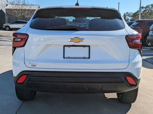 Used 2024 Chevrolet Trax LS image 7