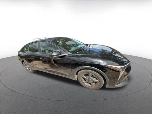 Used 2025 Kia K4 LXS image 2