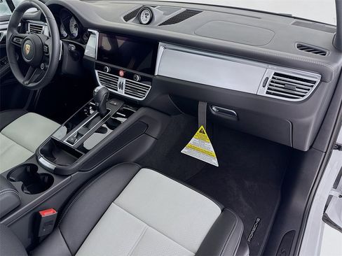 New 2026 Porsche Macan GTS image 31