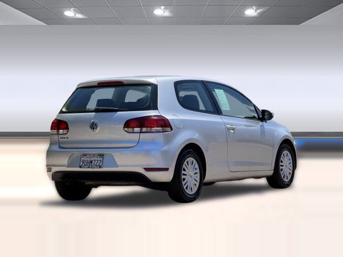 Used 2012 Volkswagen Golf 2-Door FWD image 8
