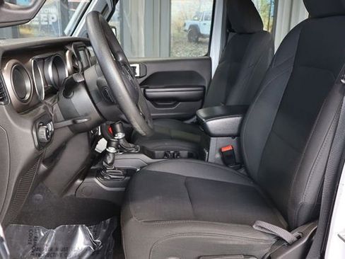 Used 2020 Jeep Gladiator Sport image 10