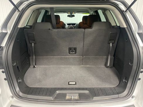 Used 2017 Chevrolet Traverse LT w/ Style and Technology Package image 8