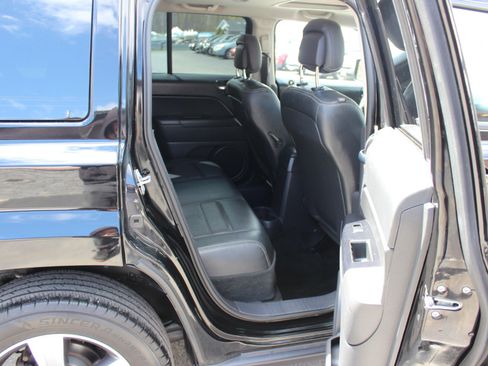 Used 2017 Jeep Patriot High Altitude AWD/4WD image 12