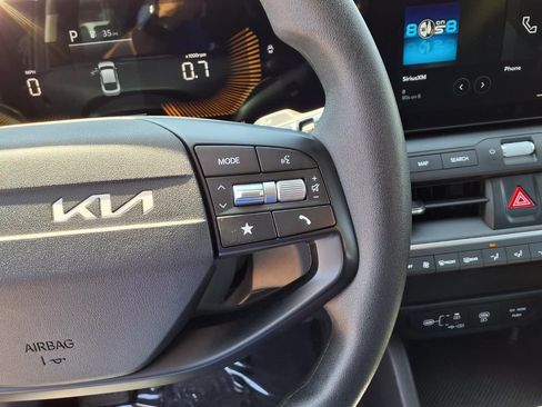 Used 2025 Kia K4 FWD image 17