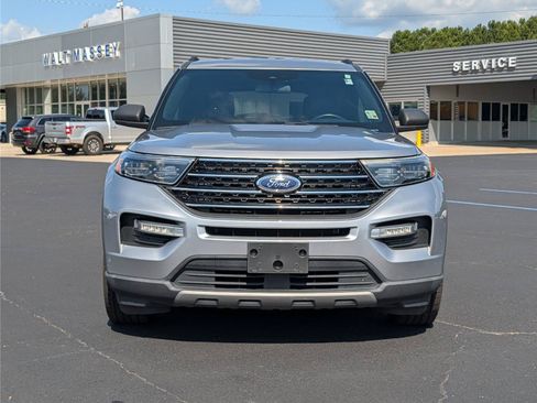 Used 2020 Ford Explorer XLT w/ Equipment Group 202A RWD image 8