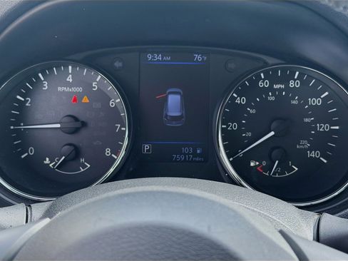 Used 2020 Nissan Rogue SV image 11