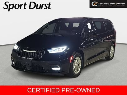 Used 2025 Chrysler Pacifica Select