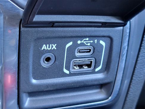 Used 2023 Jeep Wrangler Sahara image 13