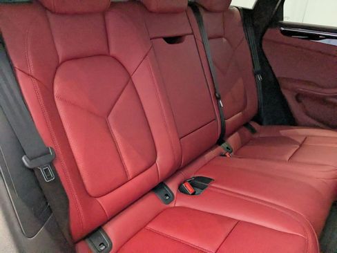 Certified 2025 Porsche Macan image 24