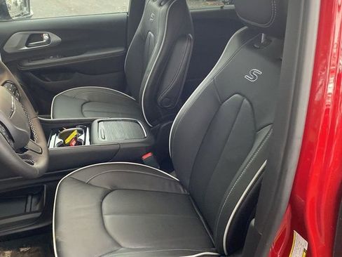 New 2026 Chrysler Pacifica Limited w/ S Appearance Package image 22