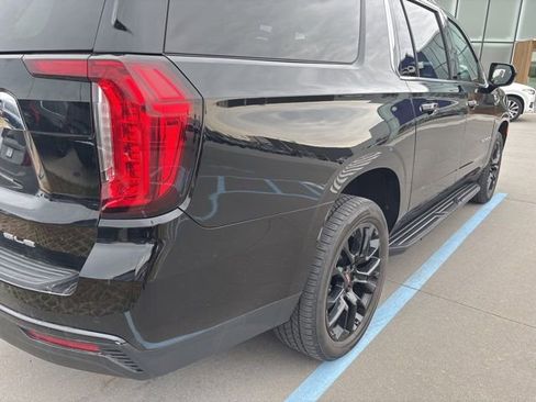 Used 2022 GMC Yukon XL SLE w/ Gmc Pro Safety Plus Package AWD/4WD image 3