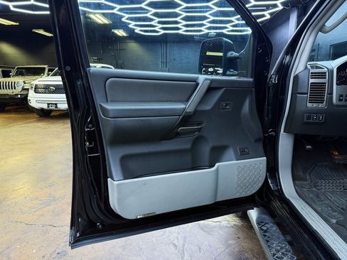 Used 2004 Nissan Titan LE w/ (NAV) Nissan Navigation Pkg image 12