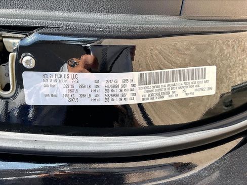 Used 2018 Chrysler Pacifica Touring Plus w/ S Appearance Package FWD image 32