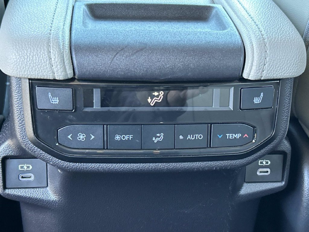 Used 2024 Toyota Grand Highlander AWD image 23