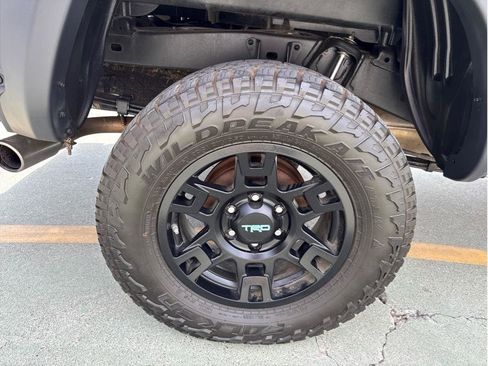 Used 2018 Toyota Tacoma TRD Sport image 19