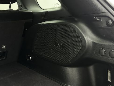 Used 2023 Jeep Cherokee Altitude Lux w/ Lux Elite Package image 31