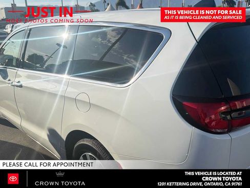 Used 2024 Chrysler Pacifica Limited FWD image 6