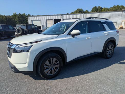 Used 2025 Nissan Pathfinder SV AWD/4WD image 7