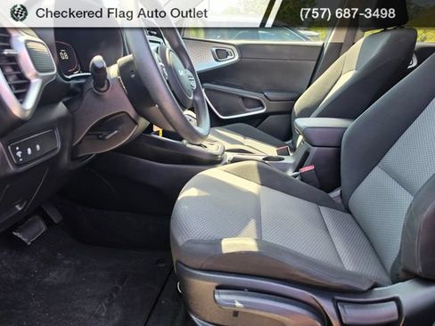 Used 2024 Kia Soul LX w/ Option Group 015 FWD image 8