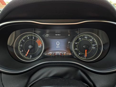 Used 2019 Jeep Cherokee Trailhawk AWD/4WD image 19