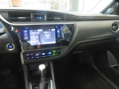 Used 2017 Toyota Corolla XLE FWD image 17