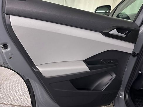 Used 2022 Volkswagen Taos SE w/ Panoramic Sunroof Package image 25