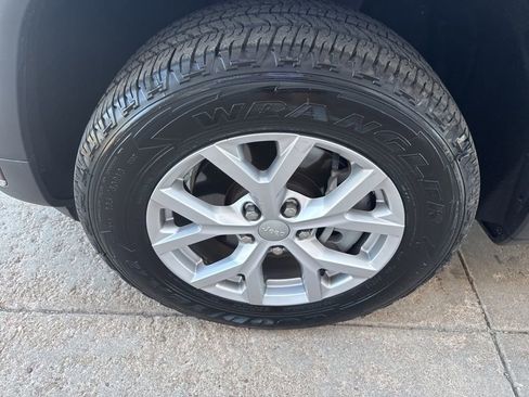 Used 2022 Jeep Grand Cherokee L Limited image 8